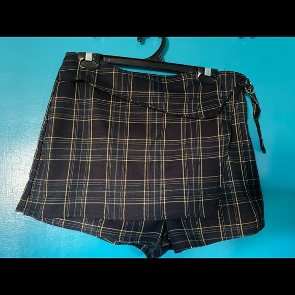 Skort.. a skirt and short in one - Picture 1 of 5